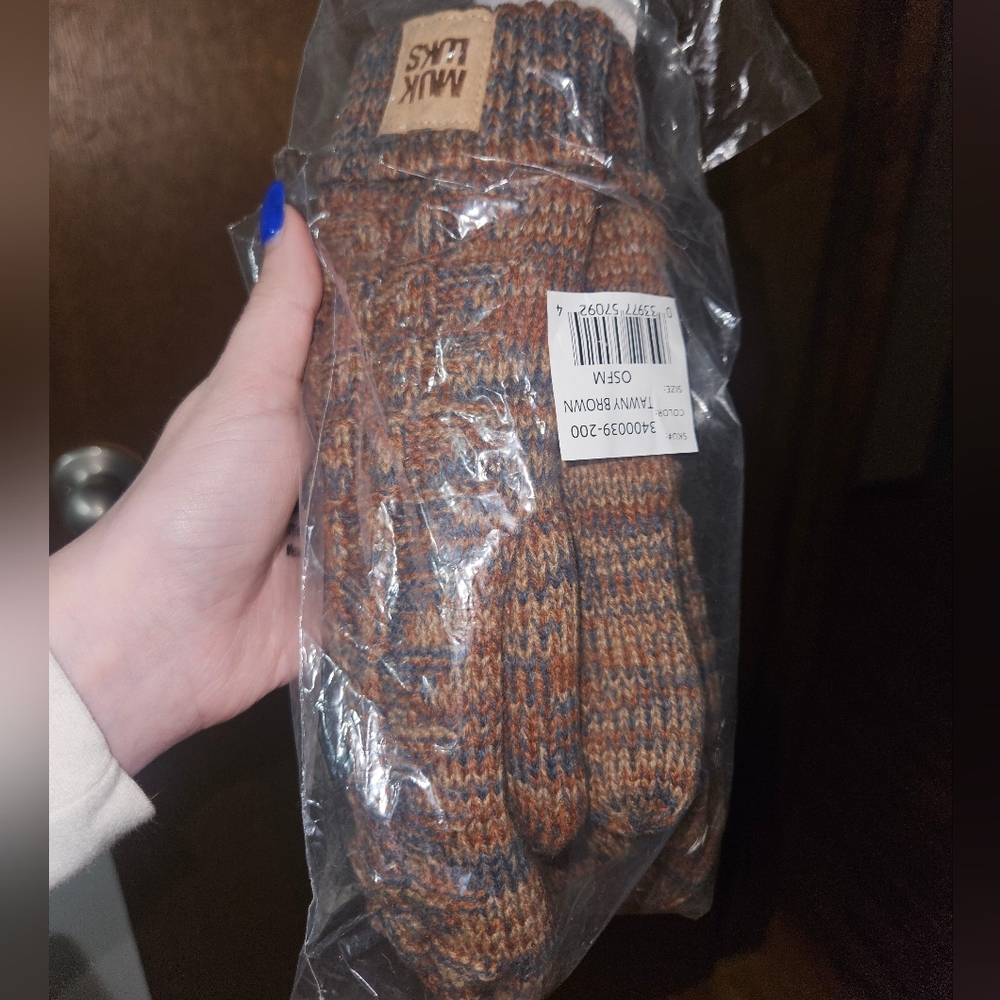 NWT Muk Luks Gloves in Tawny Brown OSFM
